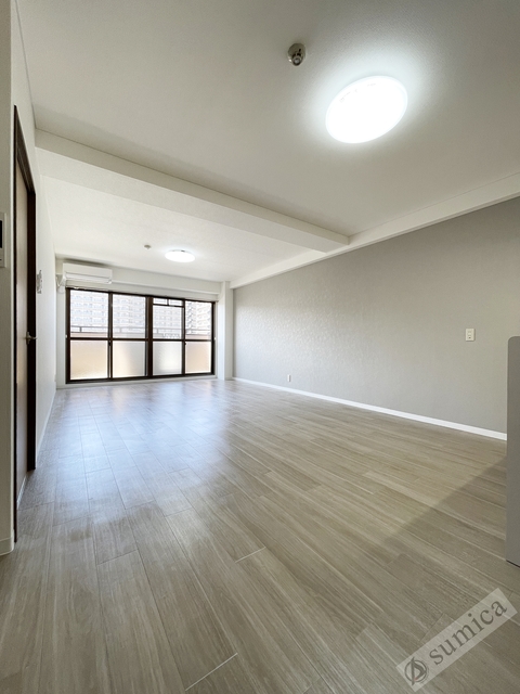 居室・リビング　広々としたリビング