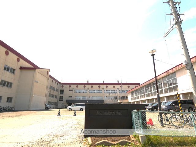 中学校　南町中学校（中学校）まで900m