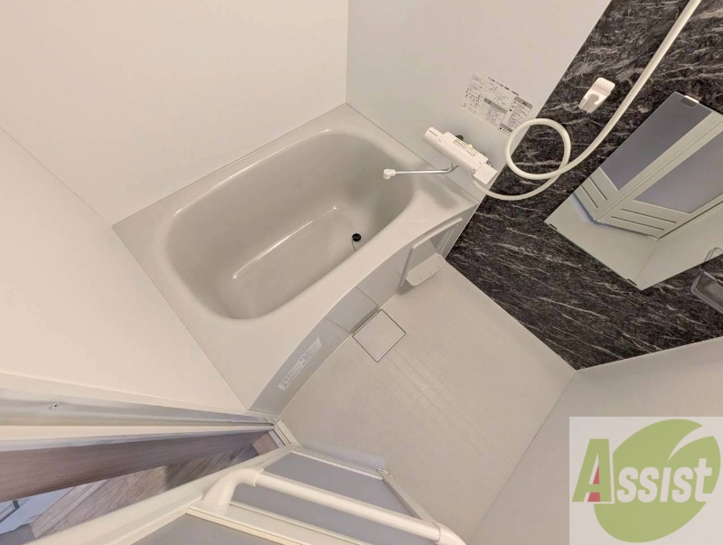 バス・シャワールーム　お風呂になります。一日の疲れを癒してくださいね。