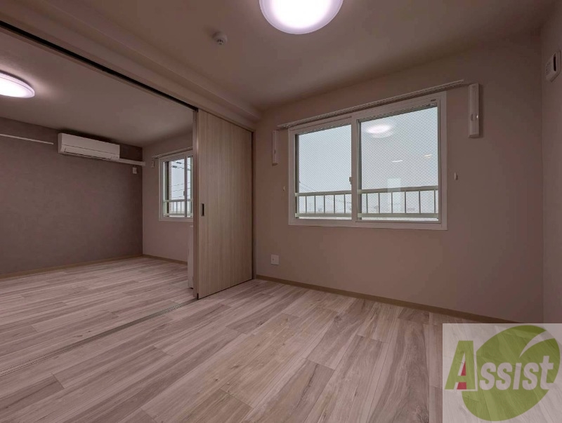 その他部屋・スペース　こちらのお部屋は光が差し込む、温かみのあるお部屋です。