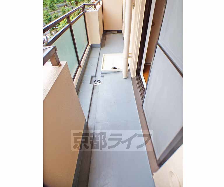 バルコニー　広々としたバルコニーです。