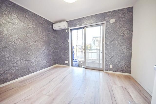 居室・リビング　★アクセントクロスが特徴的★