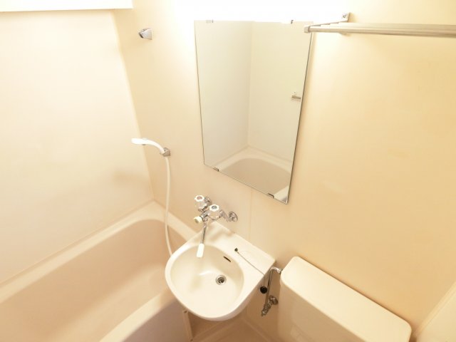 洗面設備　同物件別部屋イメージ写真