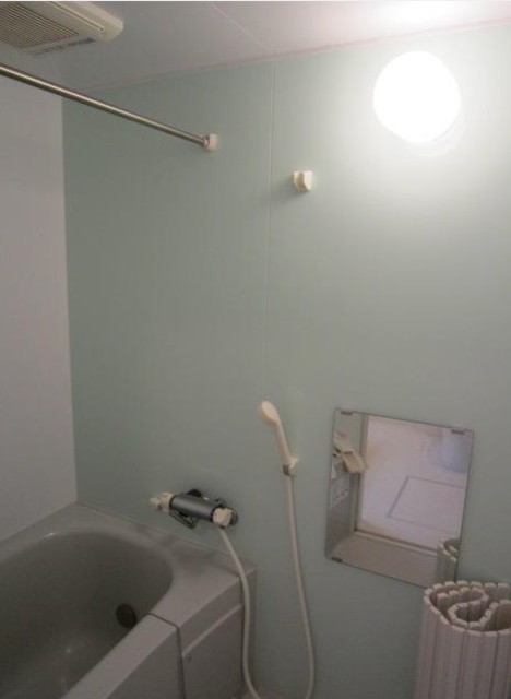 バス・シャワールーム　清潔感のあるバスルーム