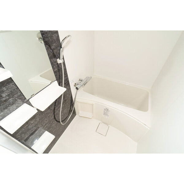 バス・シャワールーム　ゆったり過ごせるお風呂です