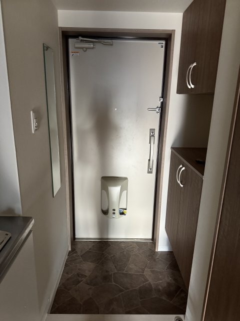 玄関　同物件別号室のものです。