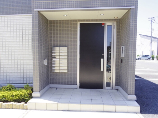 エントランス　オートロック付きの玄関です