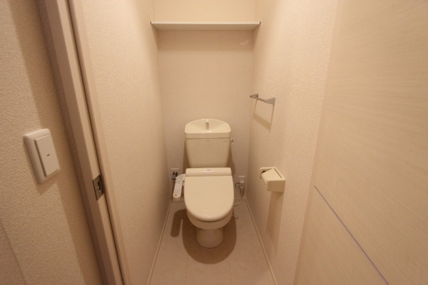 トイレ　温水シャワー付きトイレです