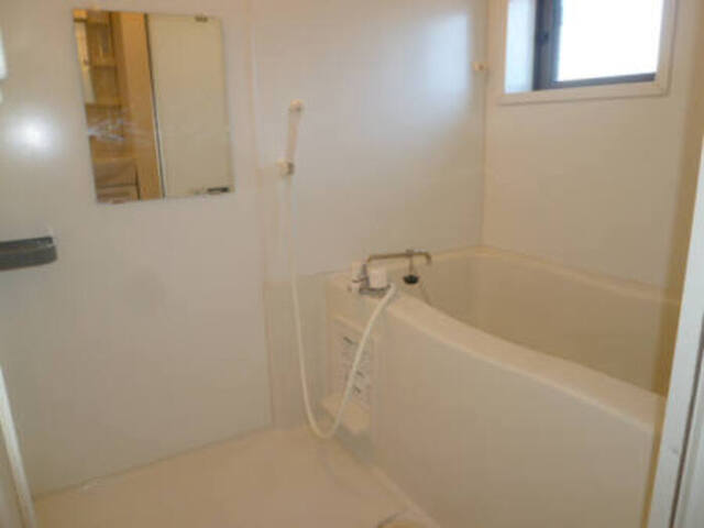 バス・シャワールーム　寒い冬にも重宝！追焚き給湯です！浴室換気乾燥機もございます。