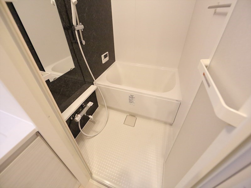 バス・シャワールーム　浴室暖房乾燥機付　追い焚き・オートバス機能付お風呂