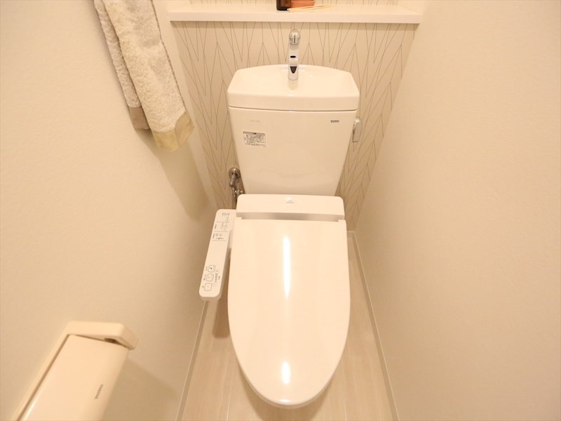 トイレ　温水洗浄暖房便座付トイレ