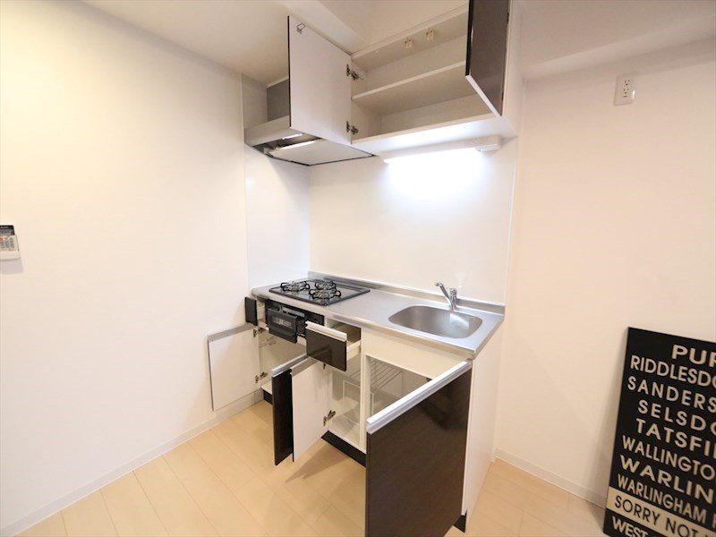 キッチン　システムキッチン（ガス3口コンログリル付）