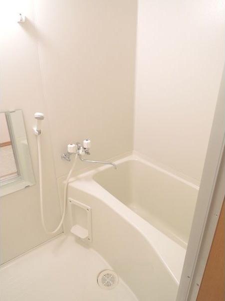 バス・シャワールーム　他号室のお写真です。参考にご覧ください。