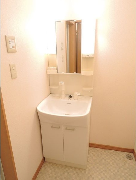 洗面設備　他号室のお写真です。参考にご覧ください。