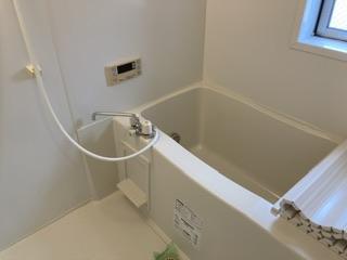 バス・シャワールーム　落ち着いた空間のお風呂です