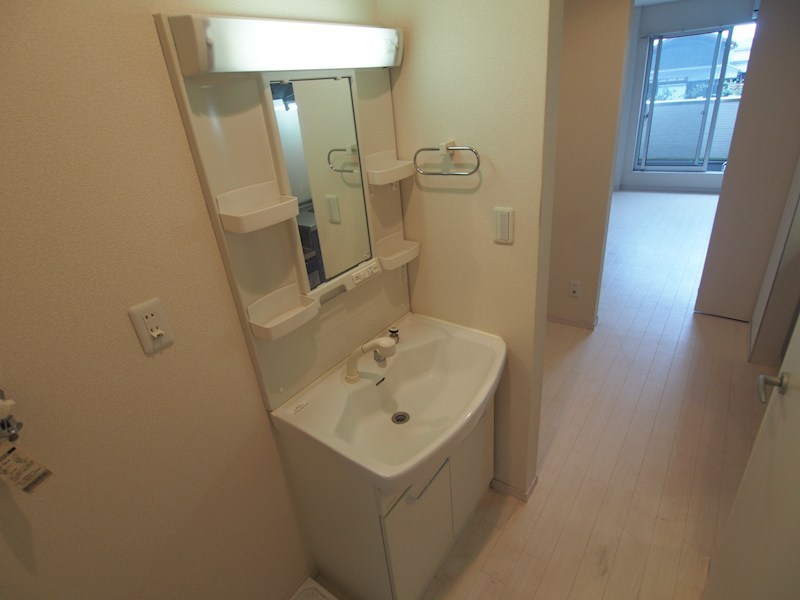 洗面設備　同仕様写真(間取り違い)