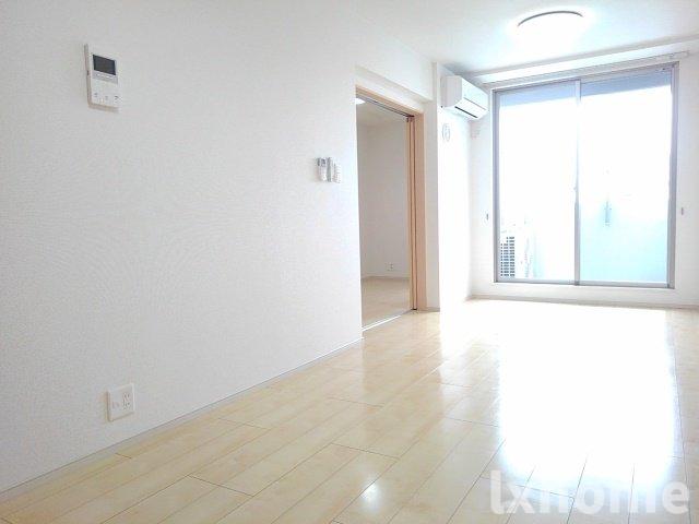 居室・リビング　こちらのリビングで趣味の時間をお楽しみください