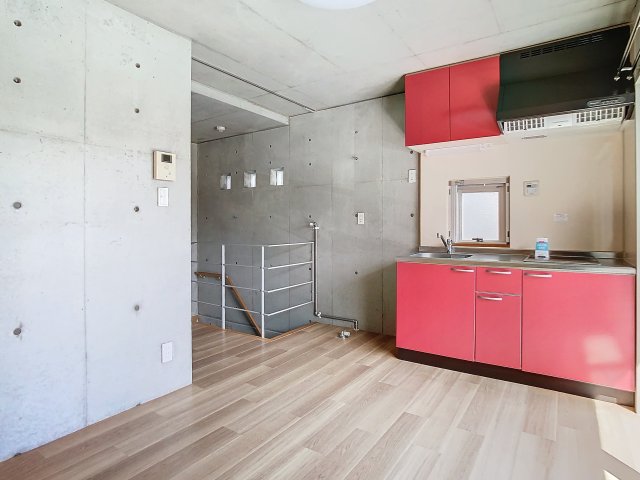 居室・リビング　掲載写真は同型の左右反転の部屋を掲載しております。仕様等が異