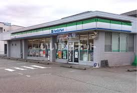 コンビニ　ファミリーマート　金沢額新保店（コンビニ）まで565m