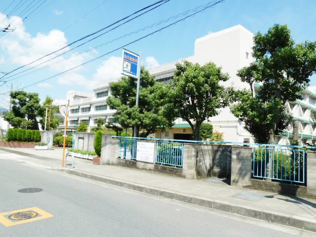 中学校　茨木市立北中学校（中学校）まで1091m