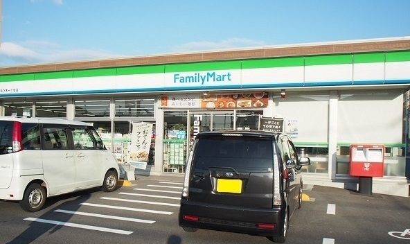 コンビニ　ファミリーマート浜乃木１丁目店（コンビニ）まで500m