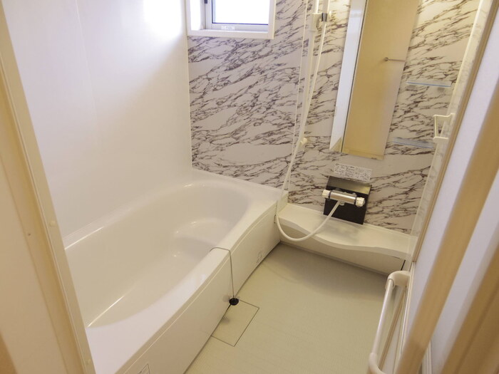 バス・シャワールーム　1坪タイプユニットバス（小窓付）