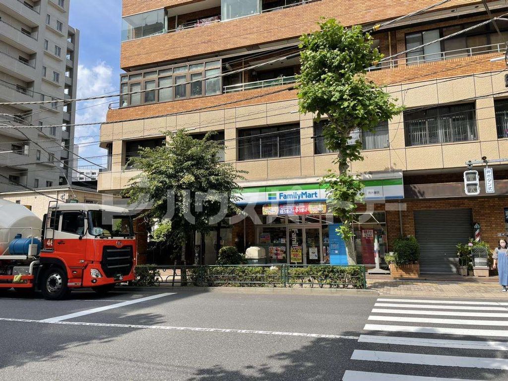 コンビニ　ファミリーマート　南大塚店（コンビニ）まで210m