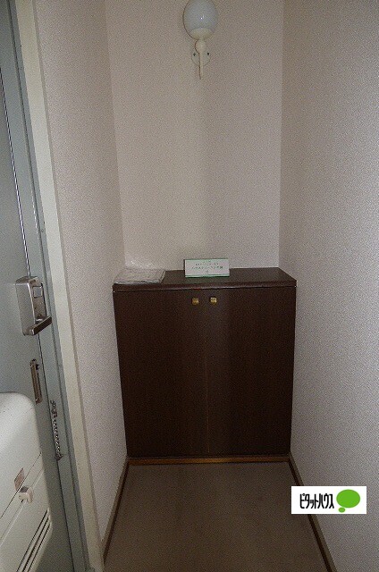 玄関　他のお部屋のお写真です