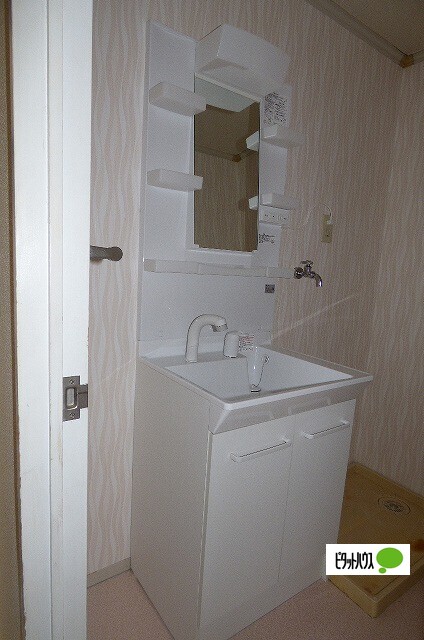 洗面設備　他のお部屋のお写真です