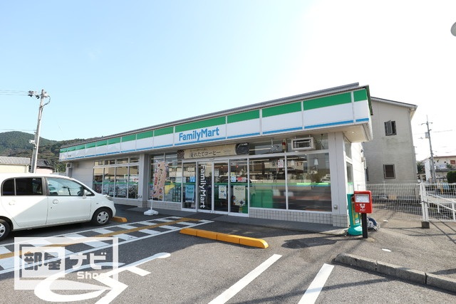 コンビニ　ファミリーマート高知介良バイパス店（コンビニ）まで502m