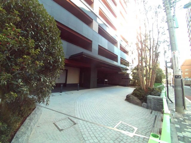 エントランス　車寄せのあるエントランス【ザ・パークハウス本郷】