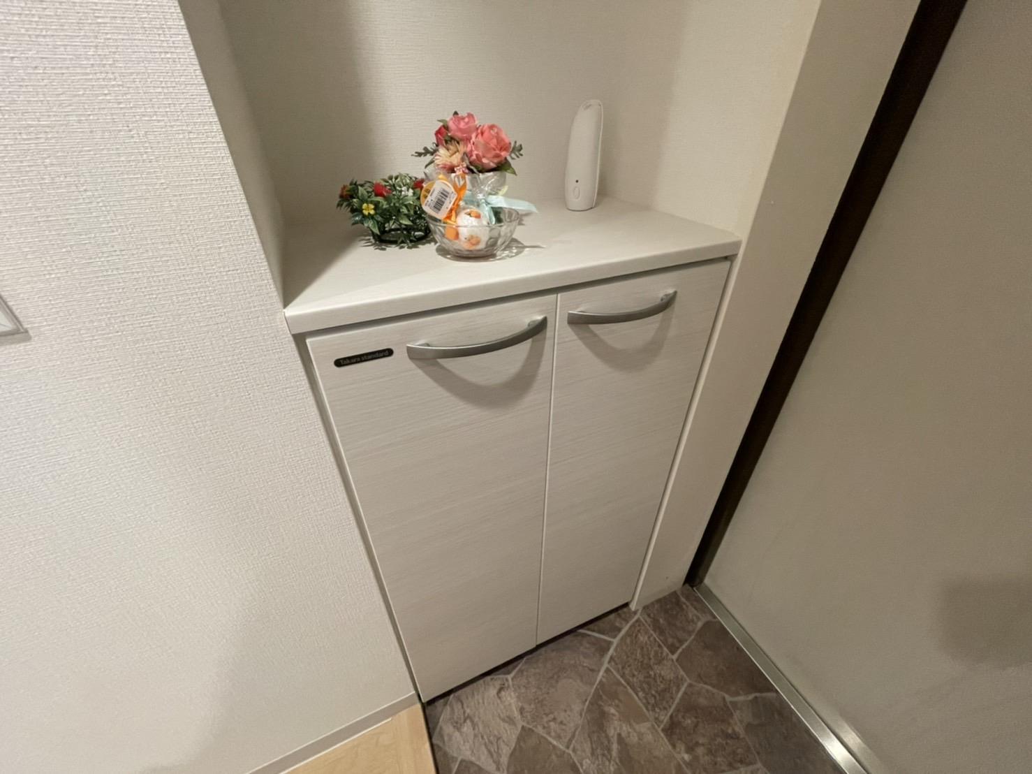 玄関　小物飾りも楽しめるシューズボックス付き♪
