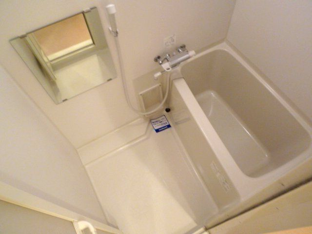 バス・シャワールーム　広めの浴室です。