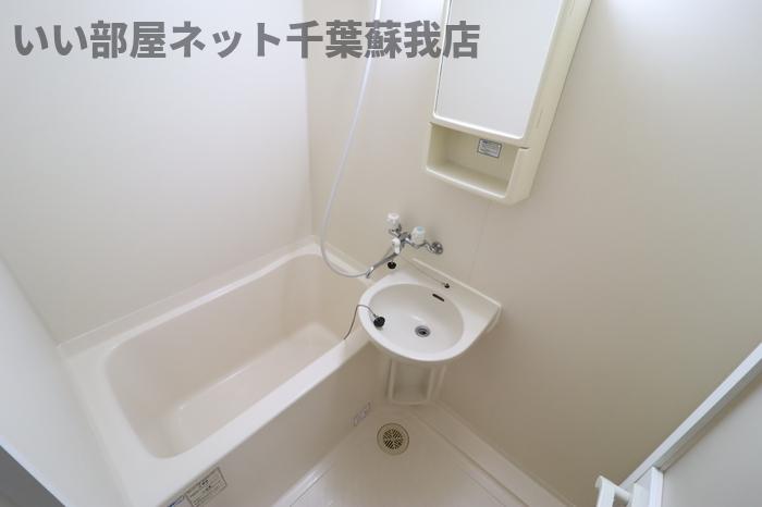 バス・シャワールーム　落ち着いた空間のお風呂です