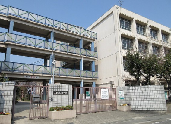 中学校　小園中学校（中学校）まで825m