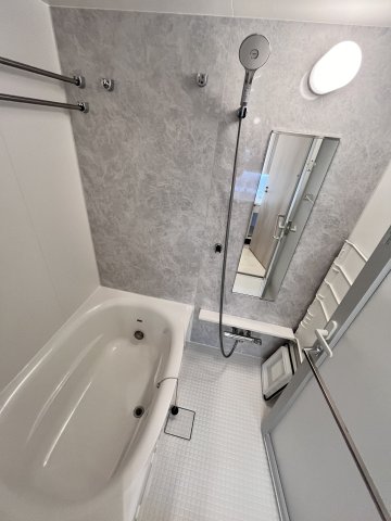 バス・シャワールーム　※別号室の参考写真です(現況優先・仕様違いの場合あり)