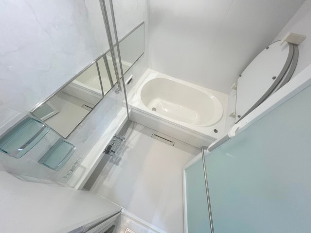 バス・シャワールーム　広めのお風呂は一日の疲れを癒してくれます。