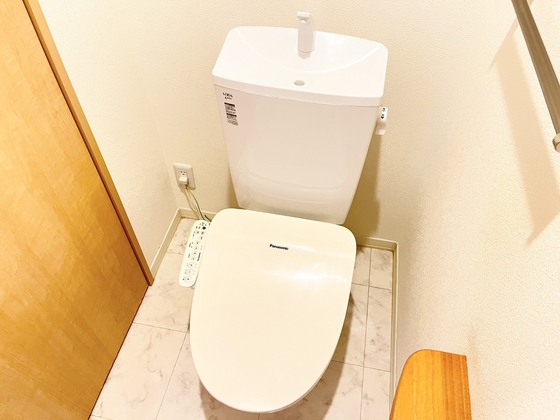 トイレ　※別号室のお写真となります※現況優先