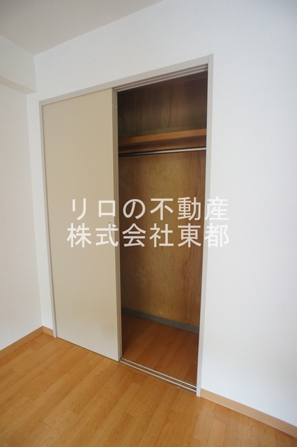 収納　ロングコート・ワンピースなどの収納も可能な縦長収納です！