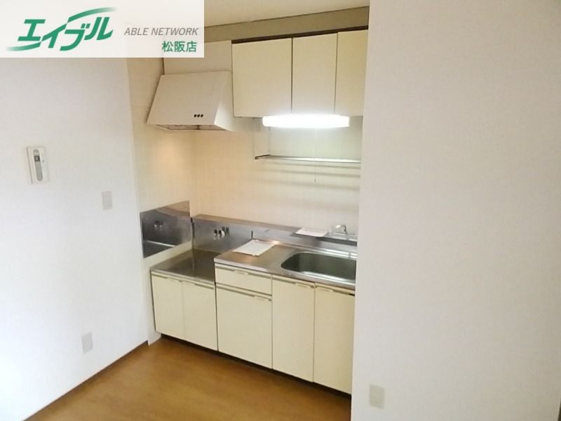 キッチン　別部屋反転同型タイプ