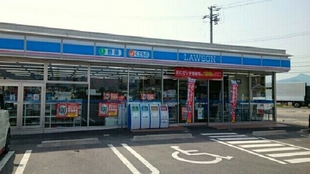 コンビニ　ローソン様（コンビニ）まで300m