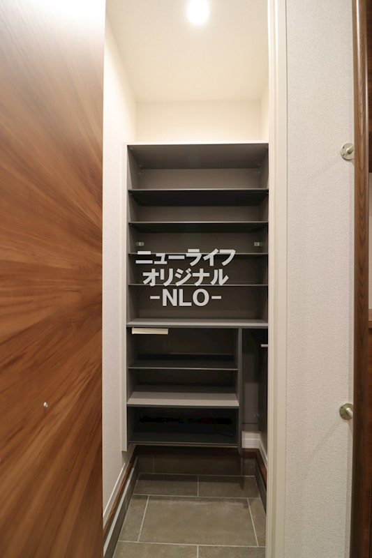 その他　アウトドア用品やスポーツ用品などを収納できるシュークローク。