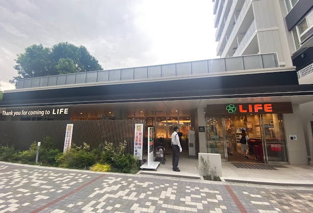 スーパー　ライフ池袋三丁目店（スーパー）まで416m