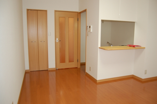 居室・リビング　※同建物同型別のお部屋