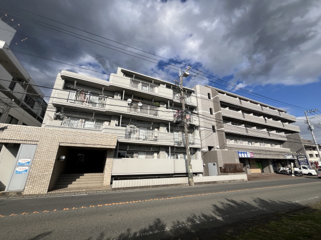 建物外観　5階建てのマンション