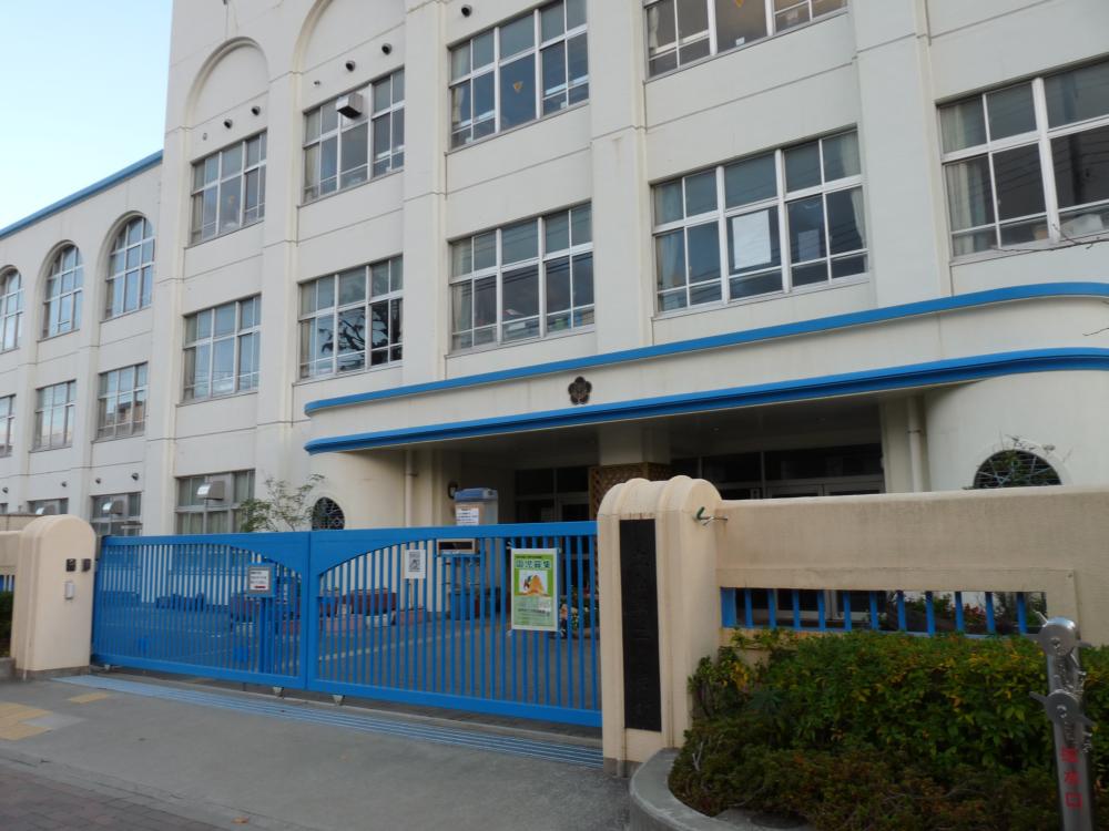 小学校　神戸市立 本山第二小学校（小学校）まで859m