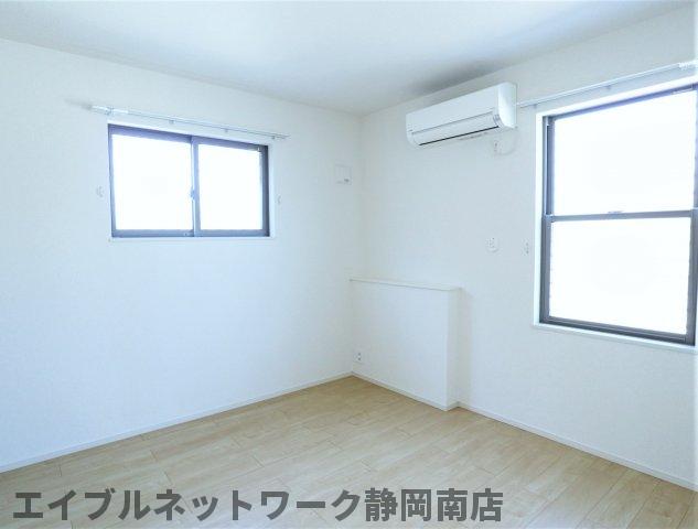 その他　明るい洋室です