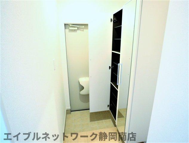 玄関　シューズボックス付きの玄関です
