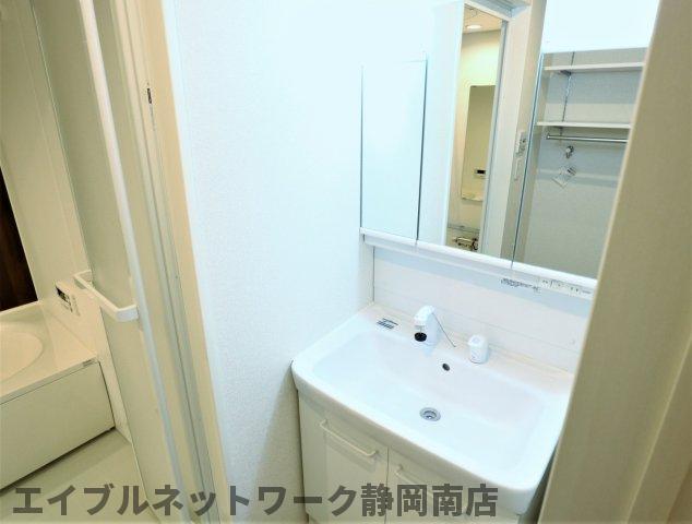 洗面設備　シャワー付き独立洗面台♪