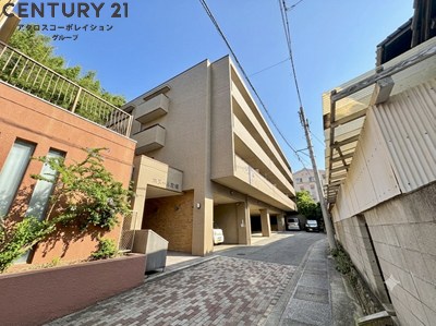 建物外観　オートロック・防犯カメラ付きで安心です！